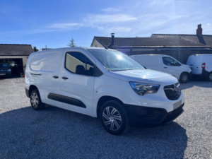 2019 Vauxhall Combo 1.5 Turbo D 2300 Edition in White — image 4