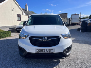 2019 Vauxhall Combo 1.5 Turbo D 2300 Edition in White — image 5