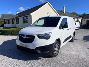 2019 Vauxhall Combo 1.5 Turbo D 2300 Edition in White — image 6