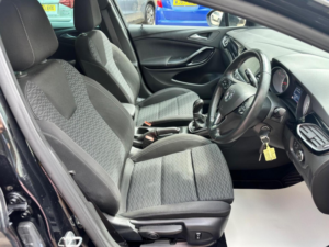 2019 Vauxhall Astra 1.4i Turbo Sri Vx Line Nav Euro 6 5dr in Black — image 2