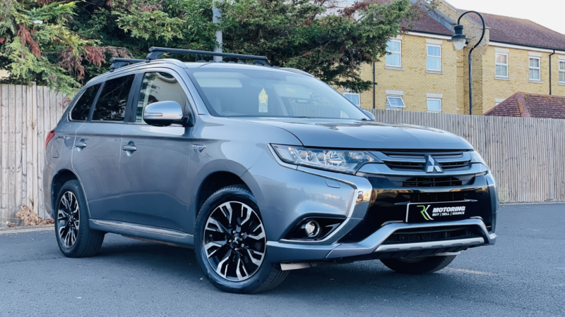 2017 Mitsubishi Outlander 2.0 H 12kwh 4h in Grey — image 1