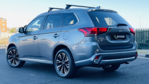 2017 Mitsubishi Outlander 2.0 H 12kwh 4h in Grey — image 2