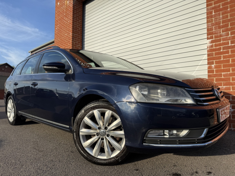 2013 Volkswagen Passat 1.6 Tdi Bluemotion Tech Highline in Blue — image 1