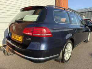 2013 Volkswagen Passat 1.6 Tdi Bluemotion Tech Highline in Blue — image 3