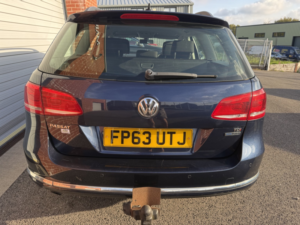 2013 Volkswagen Passat 1.6 Tdi Bluemotion Tech Highline in Blue — image 4