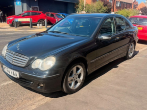 2004 Mercedes-Benz C Class 1.8 C200 Kompressor Elegance Se in Black — image 2