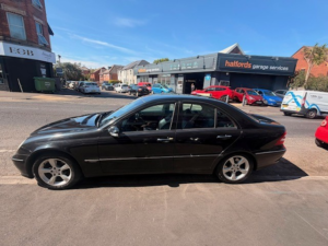 2004 Mercedes-Benz C Class 1.8 C200 Kompressor Elegance Se in Black — image 4