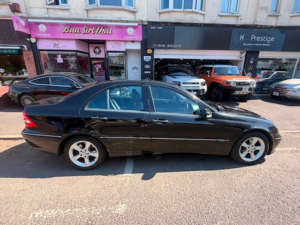 2004 Mercedes-Benz C Class 1.8 C200 Kompressor Elegance Se in Black — image 5