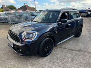 2022 MINI Countryman 1.5 Cooper Classic SUV 5dr Petrol Manual Euro 6 (s/s) (136 Ps) in Black — image 3