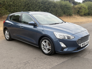 2018 Ford Focus 1.0 T Ecoboost Zetec in Blue — image 4