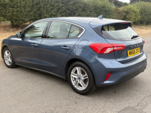 2018 Ford Focus 1.0 T Ecoboost Zetec in Blue — image 5