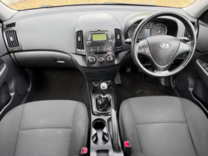 2010 Hyundai I30 1.6 Crdi Comfort Euro 4 5dr in Grey — image 2