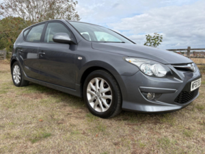 2010 Hyundai I30 1.6 Crdi Comfort Euro 4 5dr in Grey — image 3