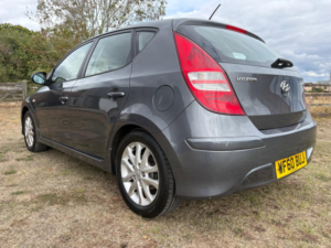 2010 Hyundai I30 1.6 Crdi Comfort Euro 4 5dr in Grey — image 6