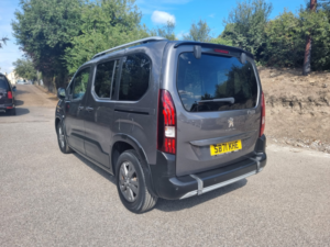 2022 Peugeot Rifter 1.2 Puretech Allure Premium in Grey — image 2