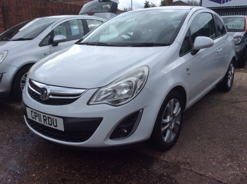 2011 Vauxhall Corsa 1.4 16v Sxi in White — image 1