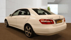 2012 Mercedes-Benz E Class 2.1 E220 Cdi Blueefficiency Se Euro 5 (s/s) 4dr in White — image 4