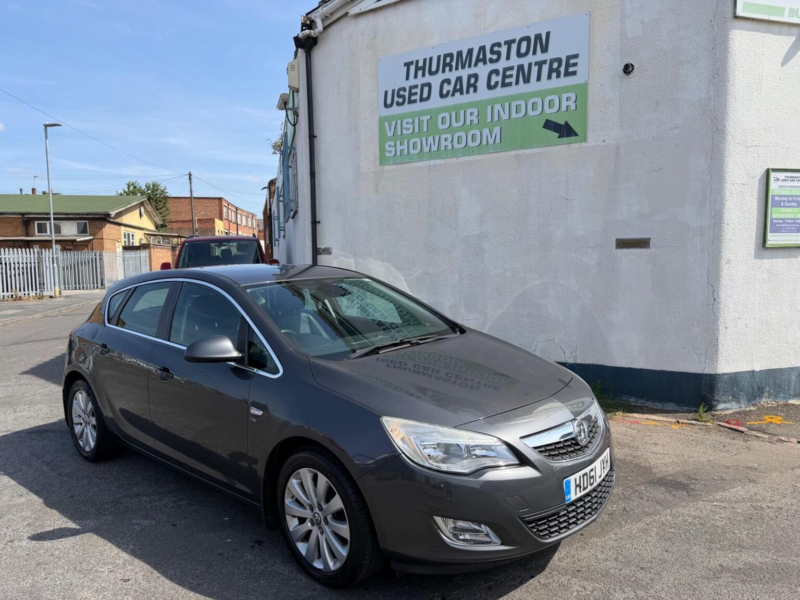 2011 Vauxhall Astra 2.0 Cdti Elite Auto Euro 5 5dr in Grey — image 1