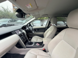 2015 Land Rover Discovery Sport Td4 Se Tech in Brown — image 2