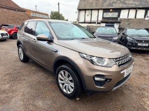 2015 Land Rover Discovery Sport Td4 Se Tech in Brown — image 3
