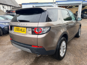 2015 Land Rover Discovery Sport Td4 Se Tech in Brown — image 5