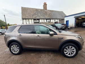 2015 Land Rover Discovery Sport Td4 Se Tech in Brown — image 6