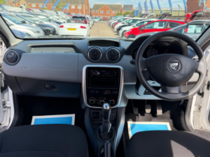 2014 Dacia Duster 1.6 Access Euro 5 5dr in White — image 2