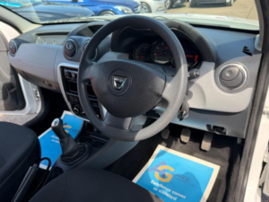2014 Dacia Duster 1.6 Access Euro 5 5dr in White — image 3