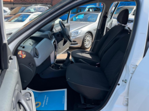 2014 Dacia Duster 1.6 Access Euro 5 5dr in White — image 4