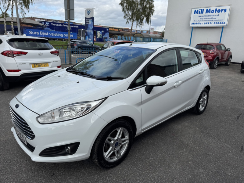 2013 Ford Fiesta 1.0 Zetec in White — image 1