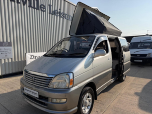 2001 Toyota Regius Camper Van 4 Berth Automatic Pro Conversion in Silver — image 5