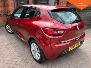 2016 Renault Clio 1.2 16v Dynamique Nav Euro 6 5dr in Red — image 3