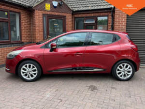 2016 Renault Clio 1.2 16v Dynamique Nav Euro 6 5dr in Red — image 5