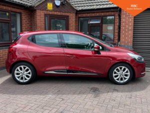 2016 Renault Clio 1.2 16v Dynamique Nav Euro 6 5dr in Red — image 6