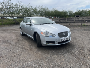 2010 Jaguar Xf 3.0 D V6 Luxury in Silver — image 2