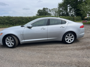 2010 Jaguar Xf 3.0 D V6 Luxury in Silver — image 4