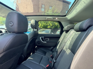 2017 Land Rover Discovery Sport Td4 Se Tech in Grey — image 2