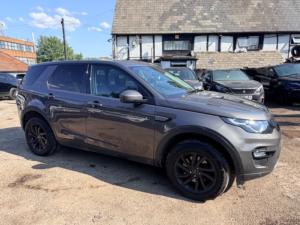 2017 Land Rover Discovery Sport Td4 Se Tech in Grey — image 3