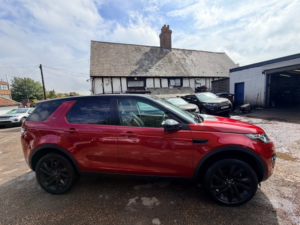 2017 Land Rover Discovery Sport Td4 Hse Black in Red — image 6