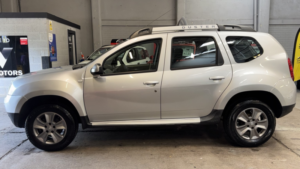 2015 Dacia Duster 1.5 Laureate Dci 110 Diesel Silver 4WD 5dr Satnav+belt Done+8 Stamps in Silver — image 2