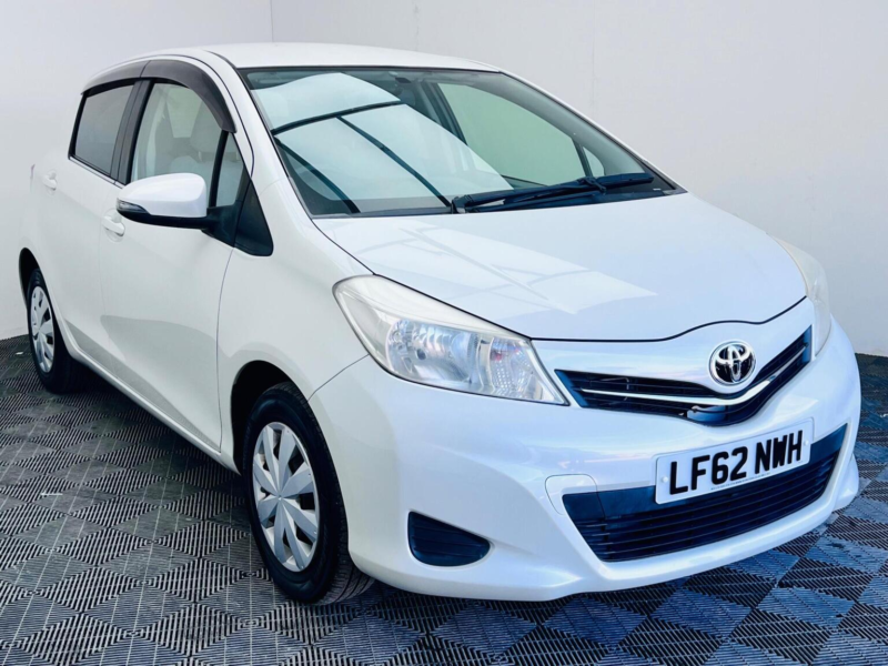 2012 Toyota Yaris 1.33 Dual Vvt-I Tr Multidrive S Euro 5 5dr in White — image 1
