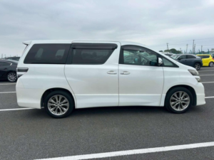 2010 Toyota Vellfire 3.5 Z Platinum Selection 2 4WD 5dr 7 Seats in White — image 2