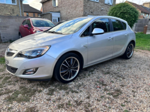 2010 Vauxhall Astra 1.7 Cdti Sri in Silver — image 3