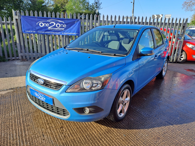 2010 Ford Focus 1.6 Tdci Dpf Zetec in Blue — image 1