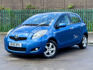 2010 Toyota Yaris 1.33 Dual Vvt-I Tr in Blue — image 3