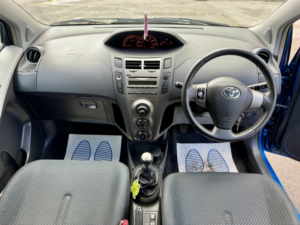 2010 Toyota Yaris 1.33 Dual Vvt-I Tr in Blue — image 5