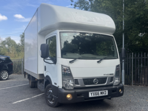2016 Nissan Nt400 Cabstar 2.5 Dci 35.15 in White — image 4