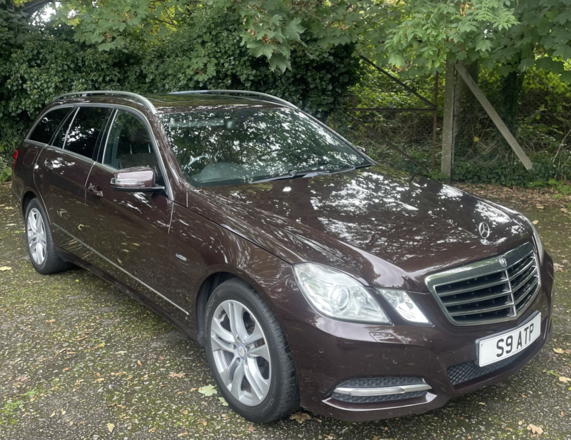 2010 Mercedes-Benz E Class 2.1 E250 Cdi Blueefficiency Avantgarde in Brown — image 1