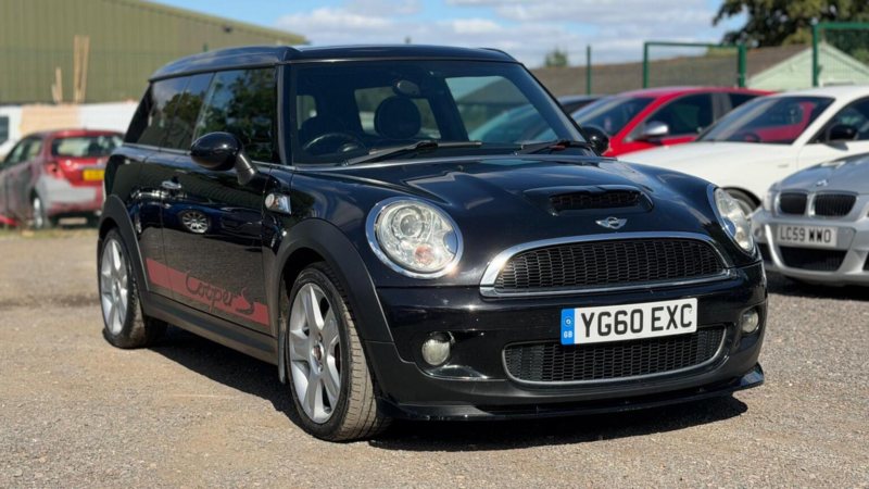 2010 MINI Clubman 1.6 Cooper S Euro 5 5dr in Black — image 1