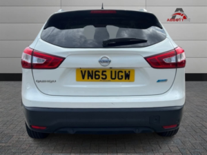 2015 Nissan Qashqai 1.5 Dci Tekna in White — image 4